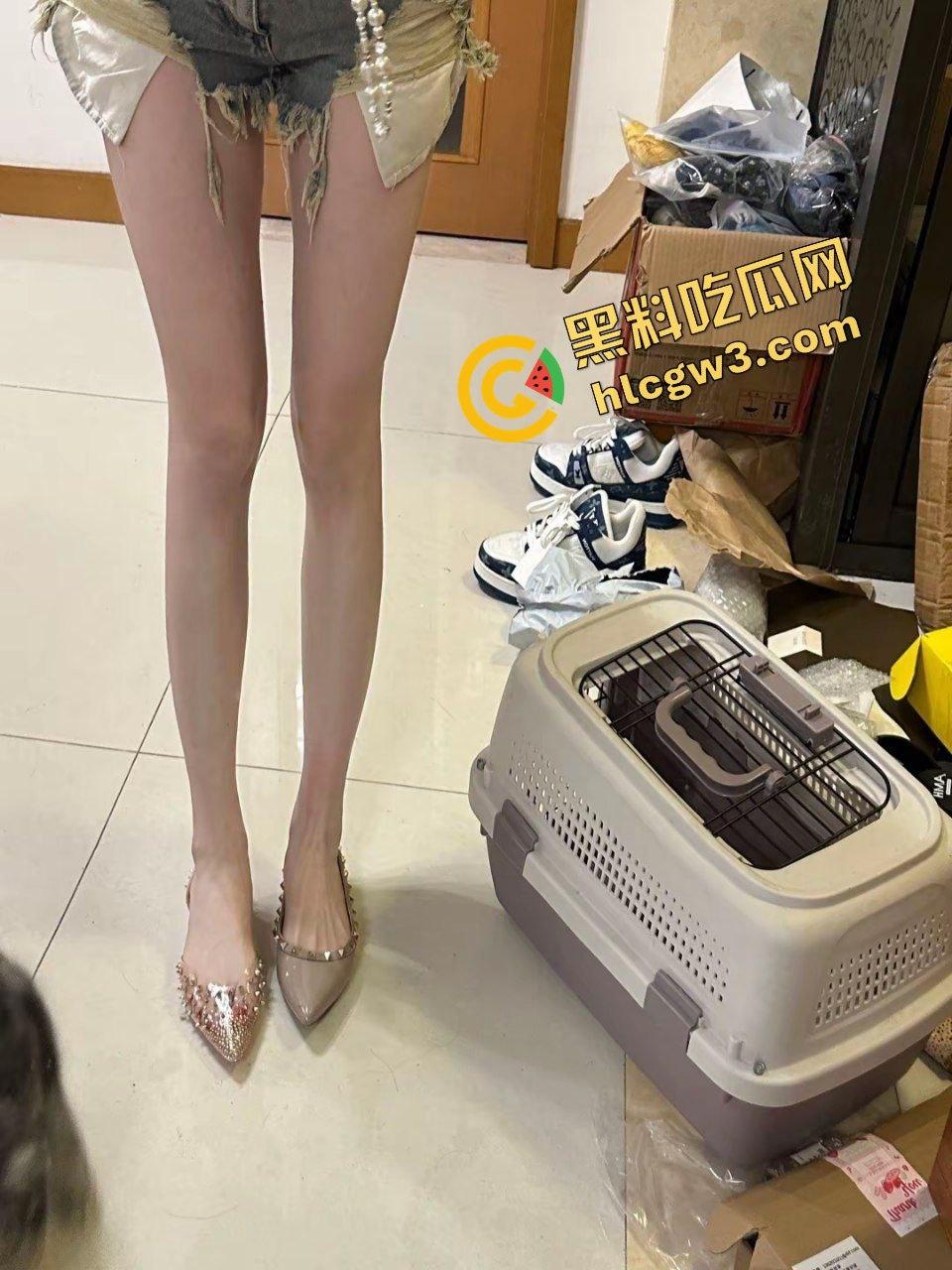 抖音澳门城市大学反差骚贱御姐『流心小软糖』渔网黑丝诱惑抠逼 猛男爆操骚逼淫叫!独家曝光!-2