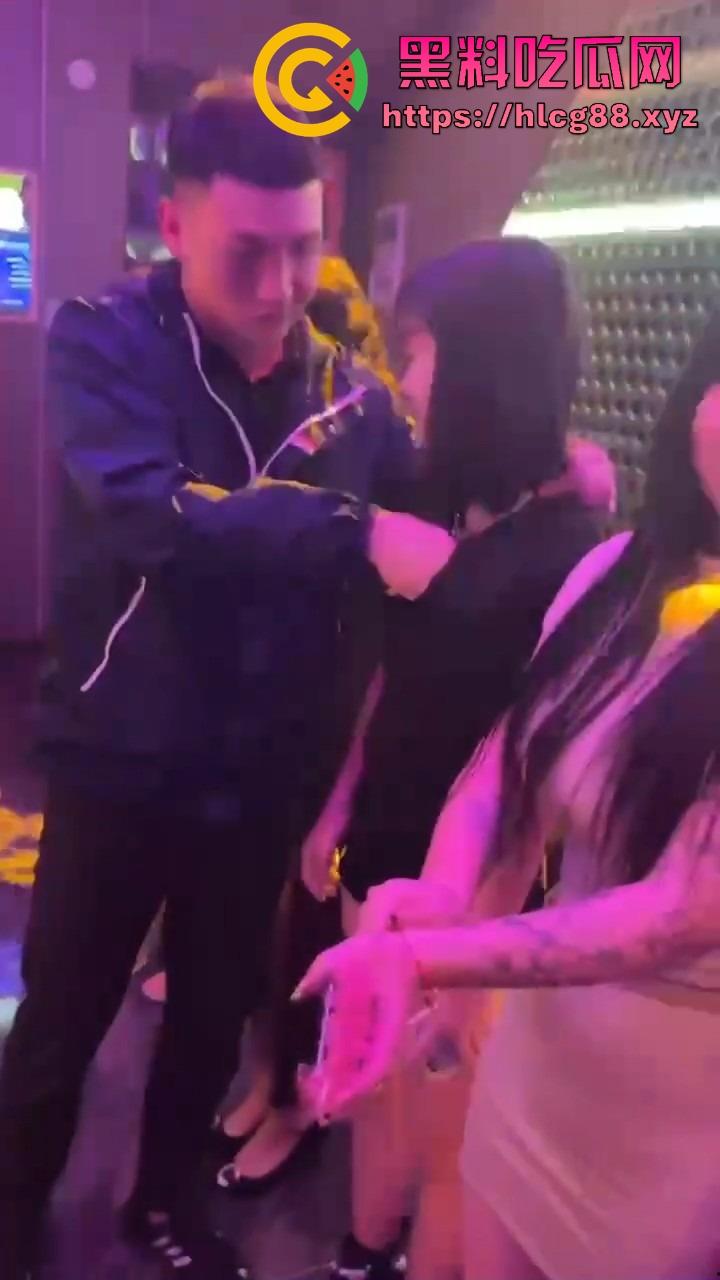 KTV操作指南，先验骚奶真伪，假货滚蛋真奶留下，玩不开快换下一浪蹄，摸得香唱得浪这才是该有的气氛！-8