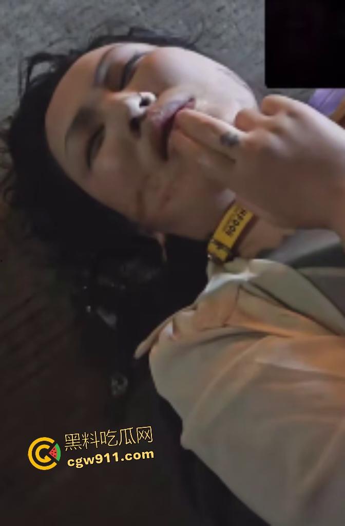 深圳浩南酒吧，符文贱货醉死路边狂抠喉咙！大奶毒猪喷酒汁如瘟疫喷泉，谁捡尸必然感染性病鸡巴烂掉！-2