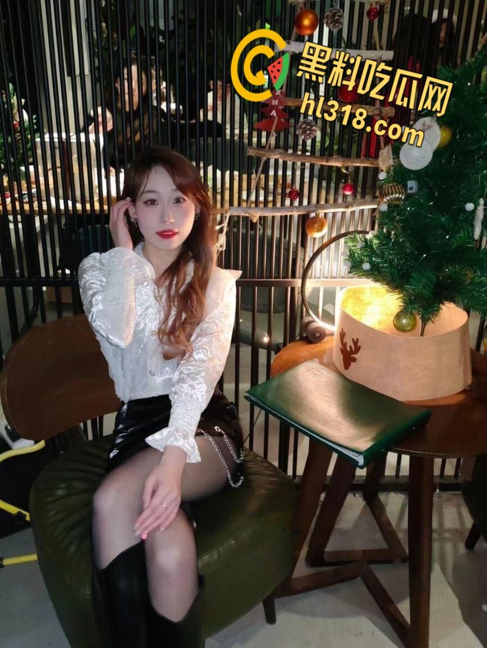 河南省极品骚母狗【涵涵】,与哥哥乱伦不过瘾,闺蜜男友轮番上阵,三洞齐开爽翻天,私生活糜烂到令人咋舌 !-2