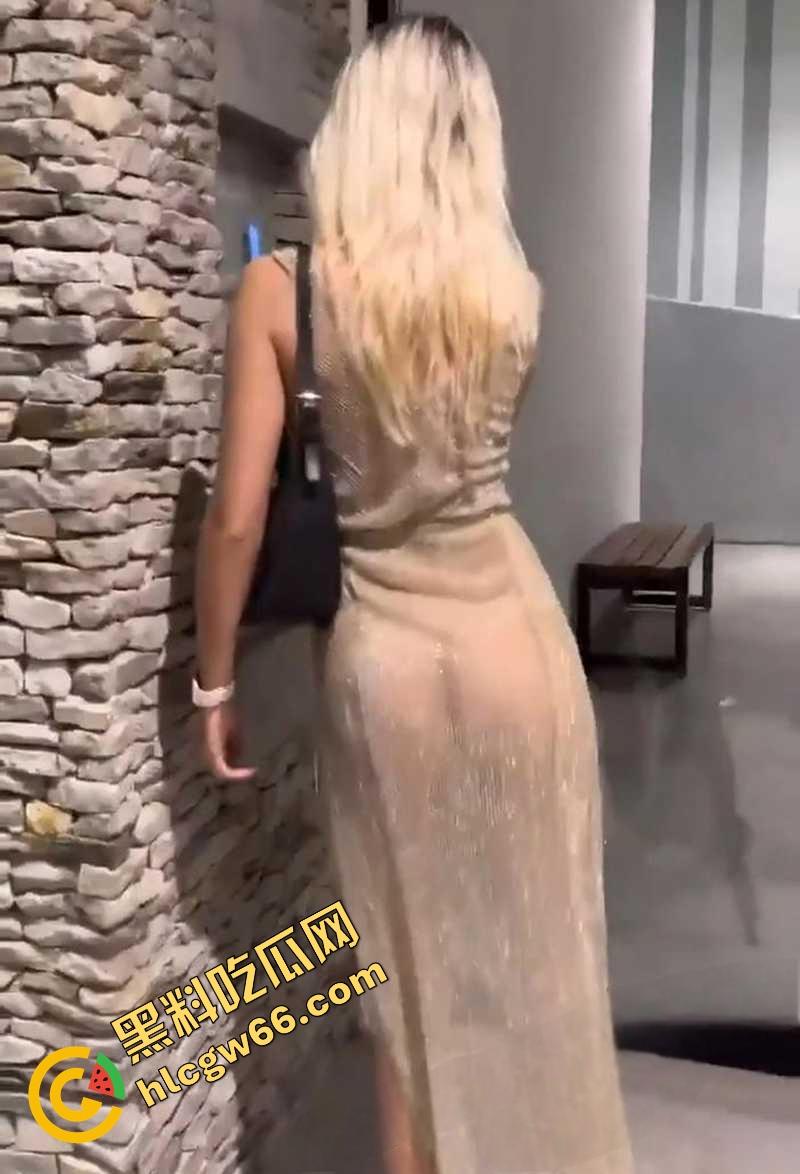 OF网红【索菲亚】NTR震撼新作,真空上门被粉丝爆操,绿帽老公旁观撸管我老婆就是为大家服务的!-3