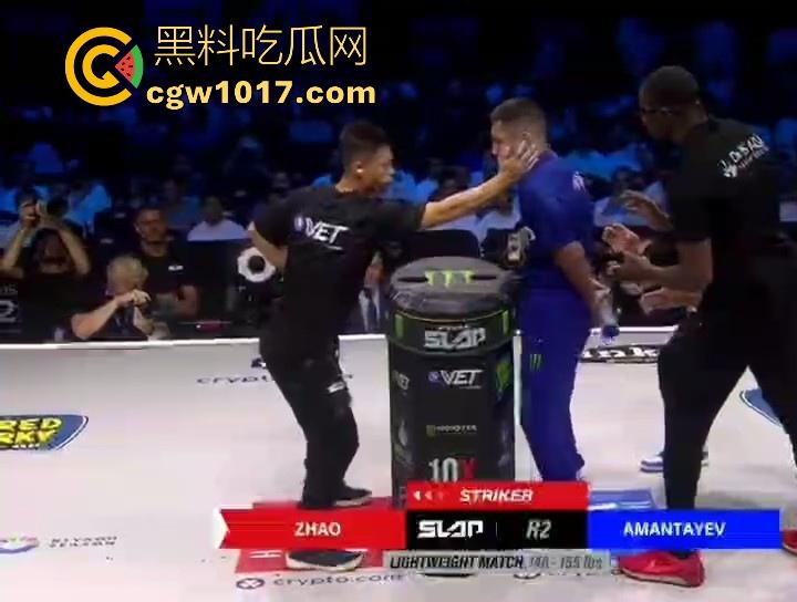 通背拳传人赵鸿刚参加UFC扇耳光大赛被对手KO!曾以为在耳光大赛上无敌的武功,没想到是这种下场,真是花拳秀腿!-5