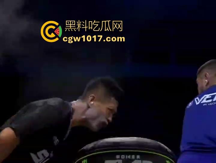 通背拳传人赵鸿刚参加UFC扇耳光大赛被对手KO!曾以为在耳光大赛上无敌的武功,没想到是这种下场,真是花拳秀腿!-8