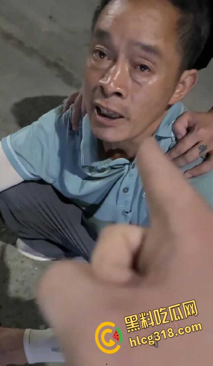 偷狗贼改偷猫了,一晚上偷窃十几只猫, 被路人几兄弟抓获, 报警后偷猫者声称第一次 !-2