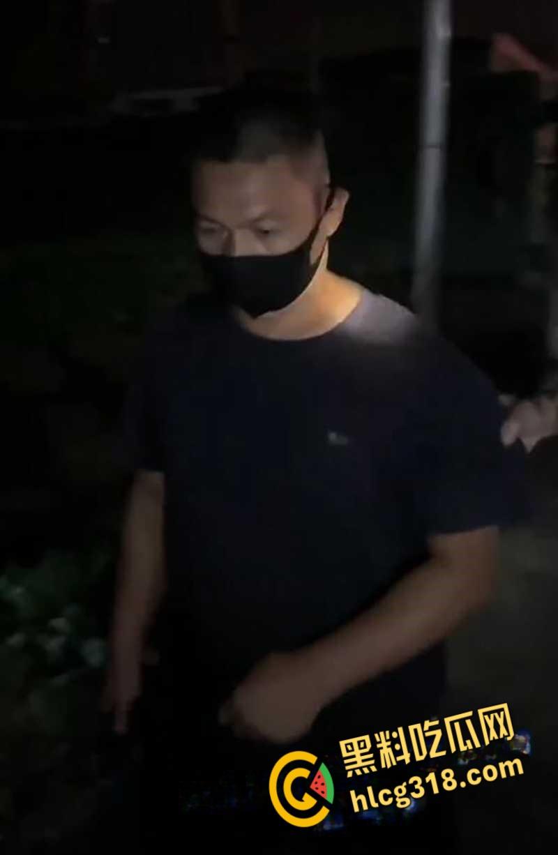 偷狗贼改偷猫了,一晚上偷窃十几只猫, 被路人几兄弟抓获, 报警后偷猫者声称第一次 !-5