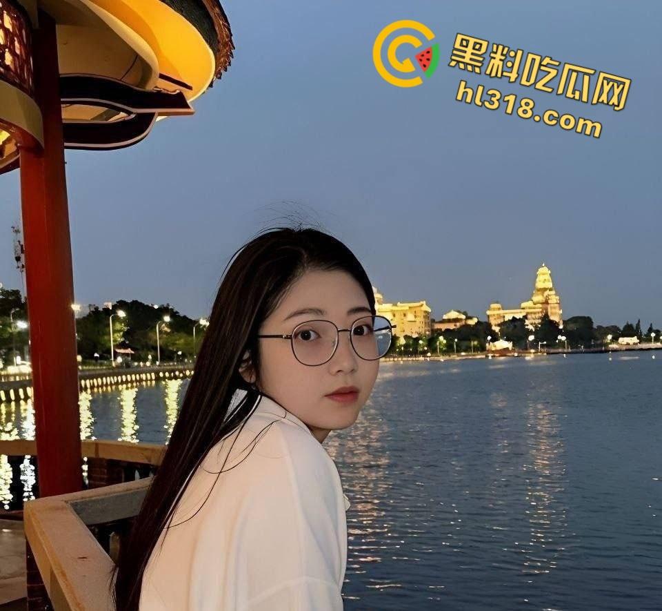 四川清纯眼镜护士【黄依琳】,黑丝眼镜母狗床上淫水横流,主动女上骑乘害羞挡脸,娇喘对话反差至极 !-2