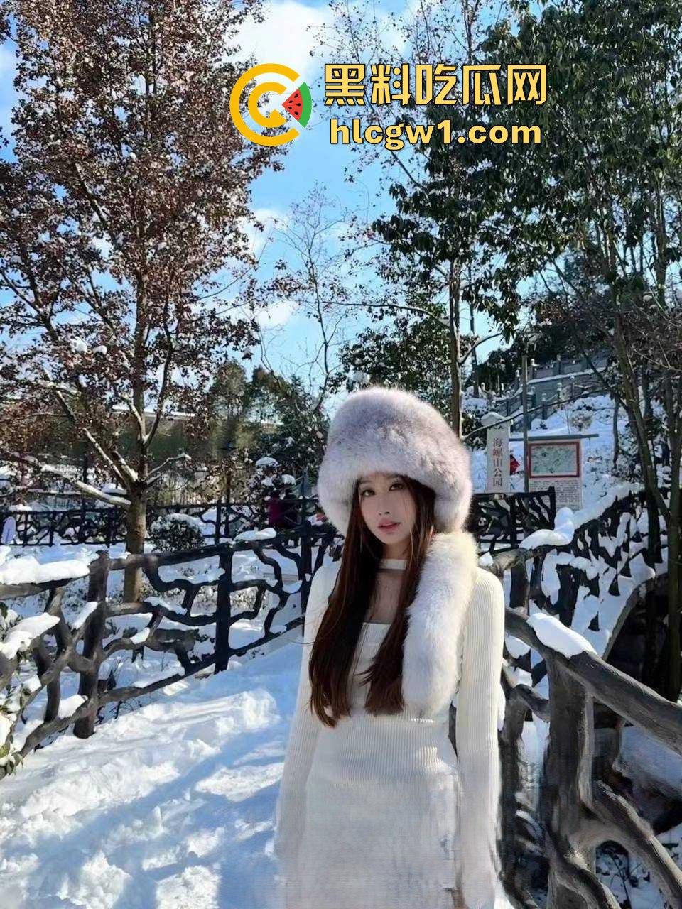 柳州夫妻激情视频外泄成艳照门，护士制服骚妻深情吃鸡，内射浪叫高能流出，维修店员功德无量！-3