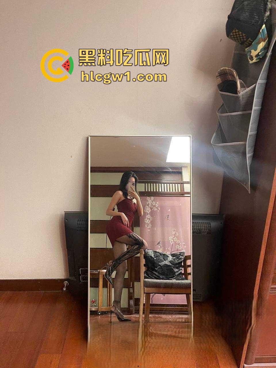 柳州夫妻激情视频外泄成艳照门，护士制服骚妻深情吃鸡，内射浪叫高能流出，维修店员功德无量！-6