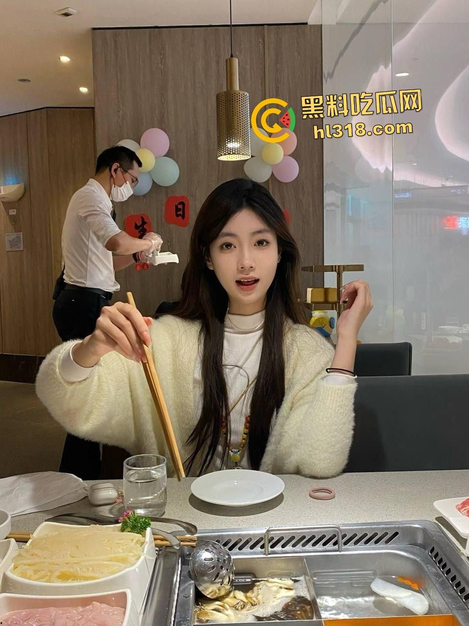 广州清纯甜妹【陈敏仪】输游戏约炮一夜变淫母狗,被内射说肚子胀,还学会了如何口交和做一个女人!-2