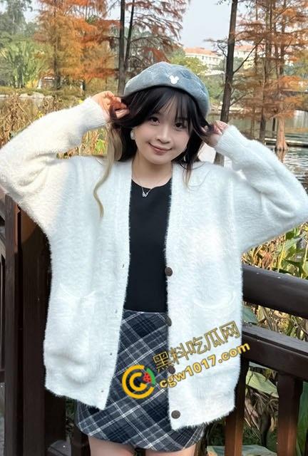 湖南长沙【黄梦瑶】酒店激战视频全网疯传，粉嫩鲍鱼爆裂求操，黑丝美腿缠腰疯狂交欢，刺激血脉偾张-1