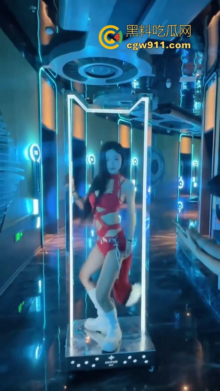 带你体验一下有钱人的包厢文化,极品模特大长腿,两杯酒下肚就开操,有钱真的可以为所欲为!-3