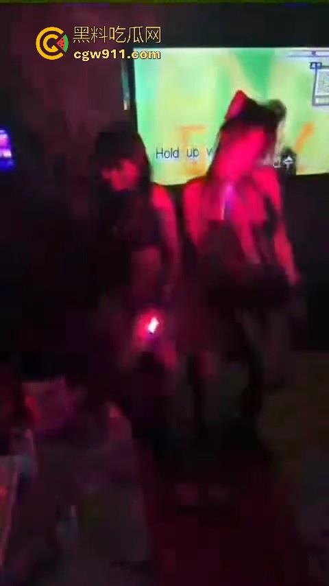 带你体验一下有钱人的包厢文化,极品模特大长腿,两杯酒下肚就开操,有钱真的可以为所欲为!-8