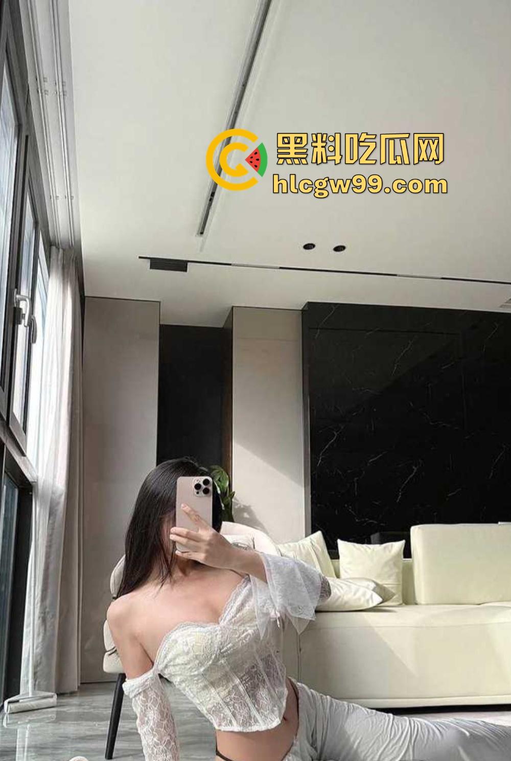 公司高冷御姐勾引同事酒店大战,情趣套装跪舔鸡吧骚到炸裂,反差成精,可惜碰上个软屌男同事玩不明白!-1