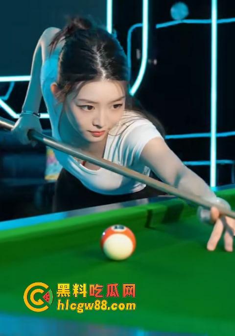 有钱人的快乐我们想象不到,陪玩8连发包厢猫抓人,1W充卡一杆球没打,全程不打球只玩女的!-5