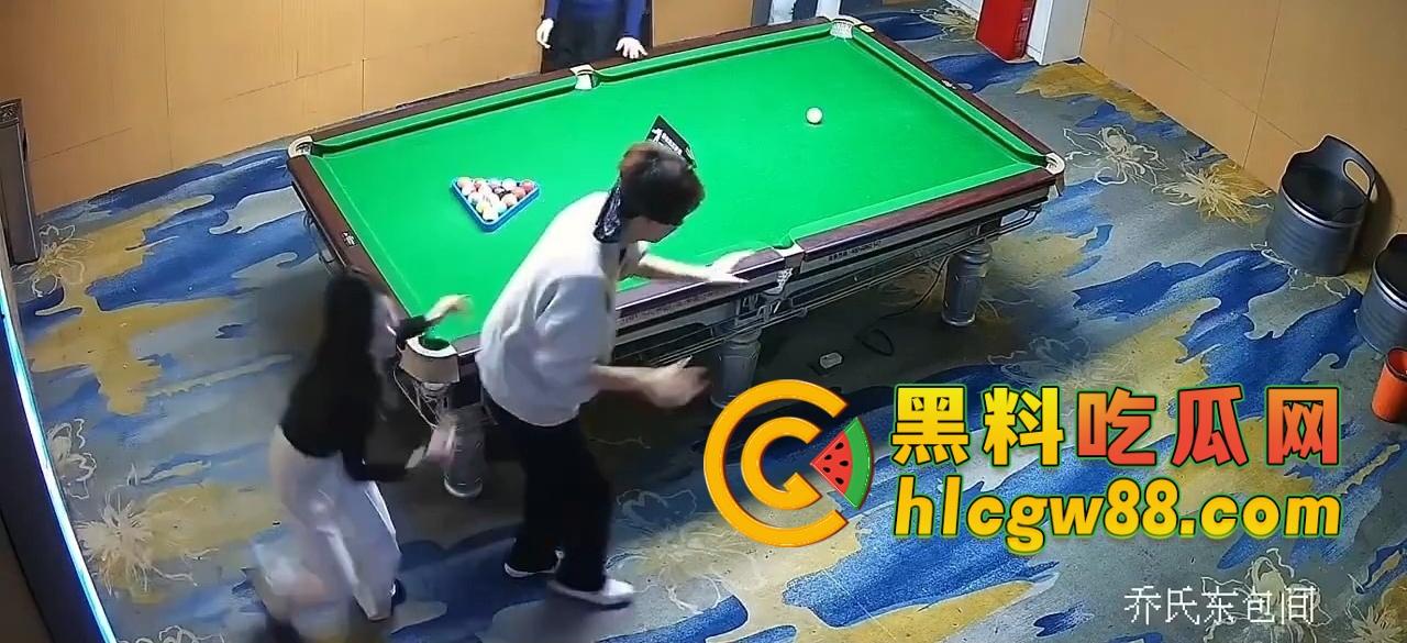 有钱人的快乐我们想象不到,陪玩8连发包厢猫抓人,1W充卡一杆球没打,全程不打球只玩女的!-14