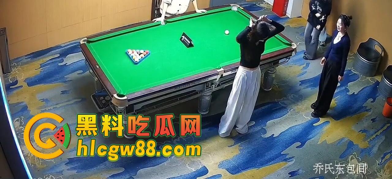 有钱人的快乐我们想象不到,陪玩8连发包厢猫抓人,1W充卡一杆球没打,全程不打球只玩女的!-15