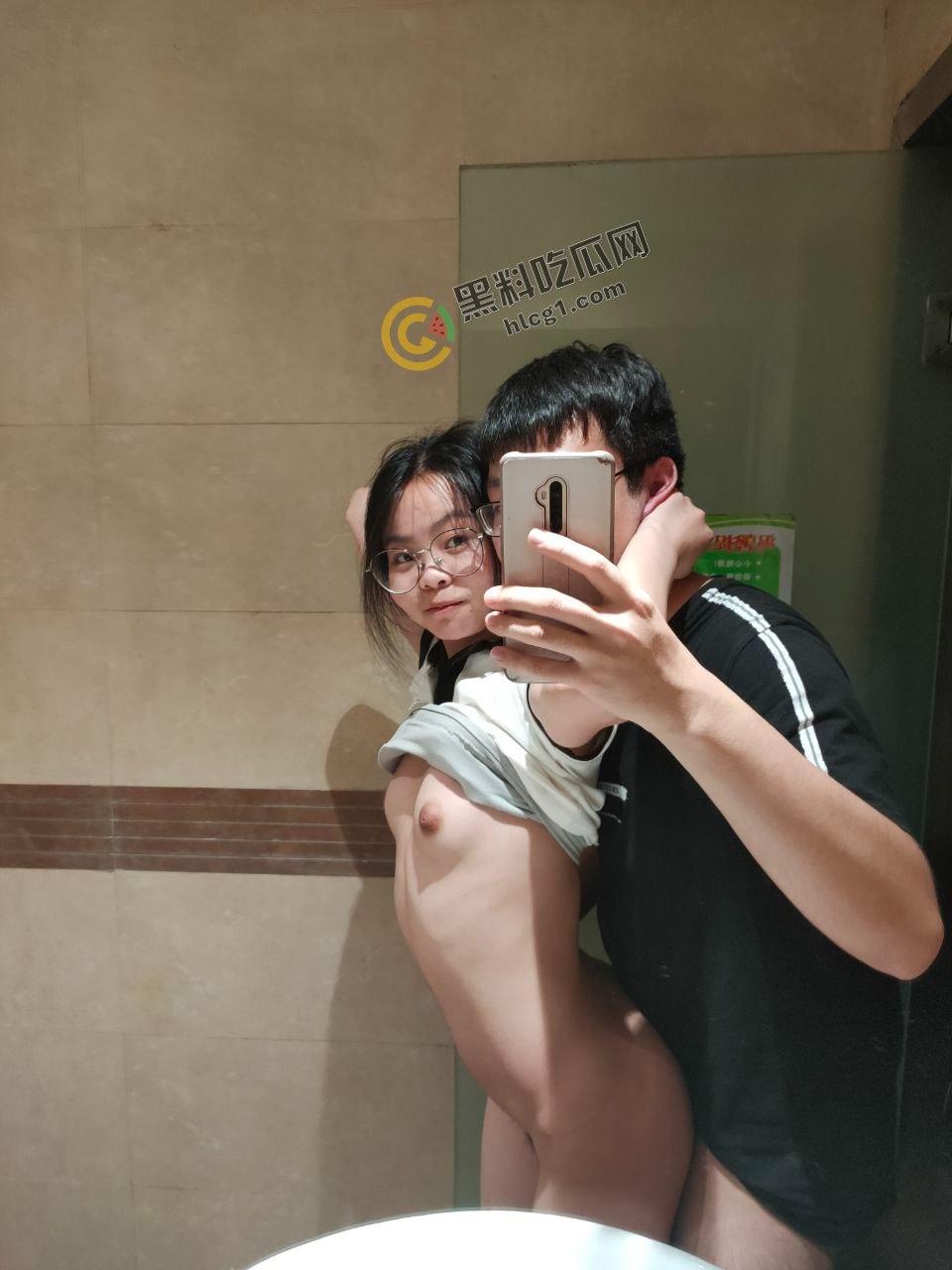 西安外语学院「傅祖梅」与男友激情开房视频泄露!身上标记“母狗”,花式玩法年轻会玩-7