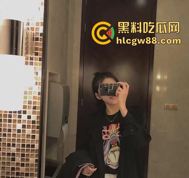 合肥十七中高二嫩妹【鲁艺凡】校外偷腥，穿制服调教跪舔鸡巴，骚洞被无套灌精，黑乳晕还怕怀崽？-7