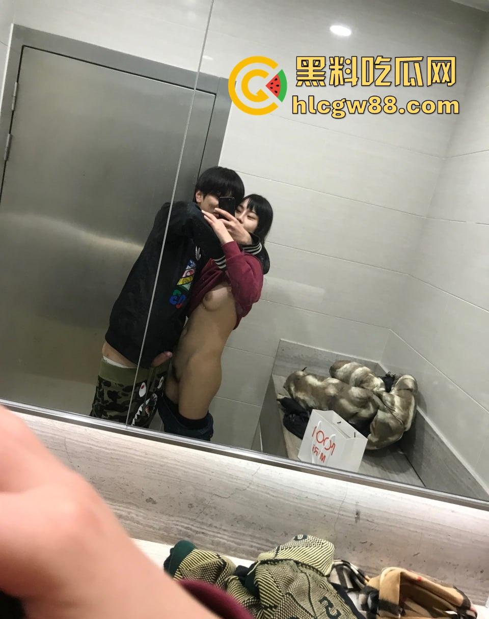 合肥十七中高二嫩妹【鲁艺凡】校外偷腥，穿制服调教跪舔鸡巴，骚洞被无套灌精，黑乳晕还怕怀崽？-19