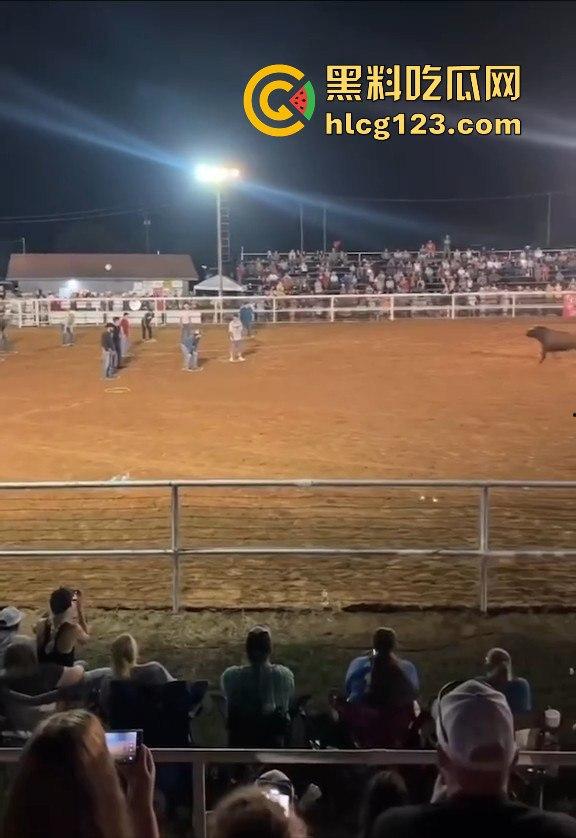 勇敢者的游戏：留在圈里拿10万美元？被牛撞一下骨折赚70万，这笔买卖真划算！-6