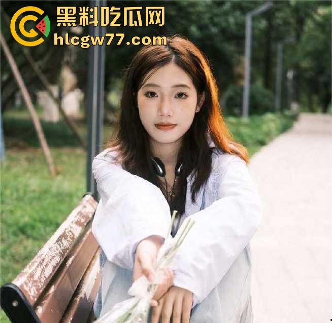 真实勾搭有男友的大二学妹 吃宵夜喝完趁着酒微醺后带回酒店跟兄弟玩3P 没想到学妹会这么配合!-1