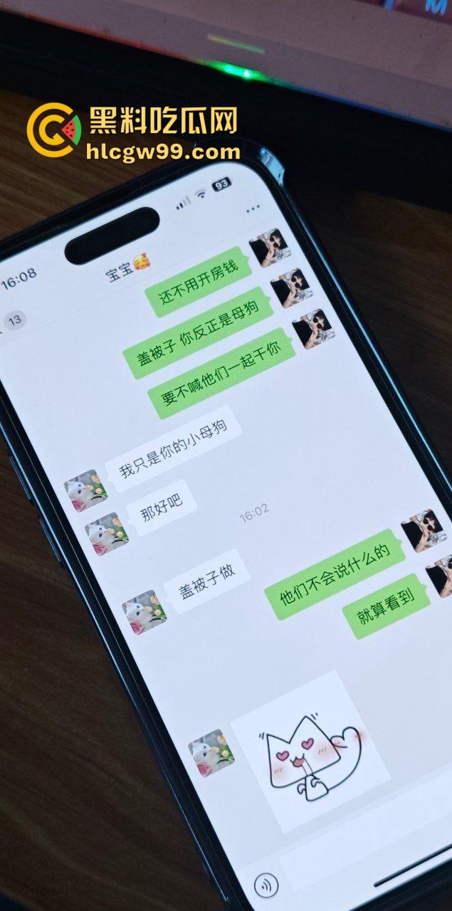 乌鲁木齐职业大学饥渴情侣，下课之余顾不及酒店开房，跑到男友宿舍当着室友面盖被做爱！惨遭偷拍独家流出-2