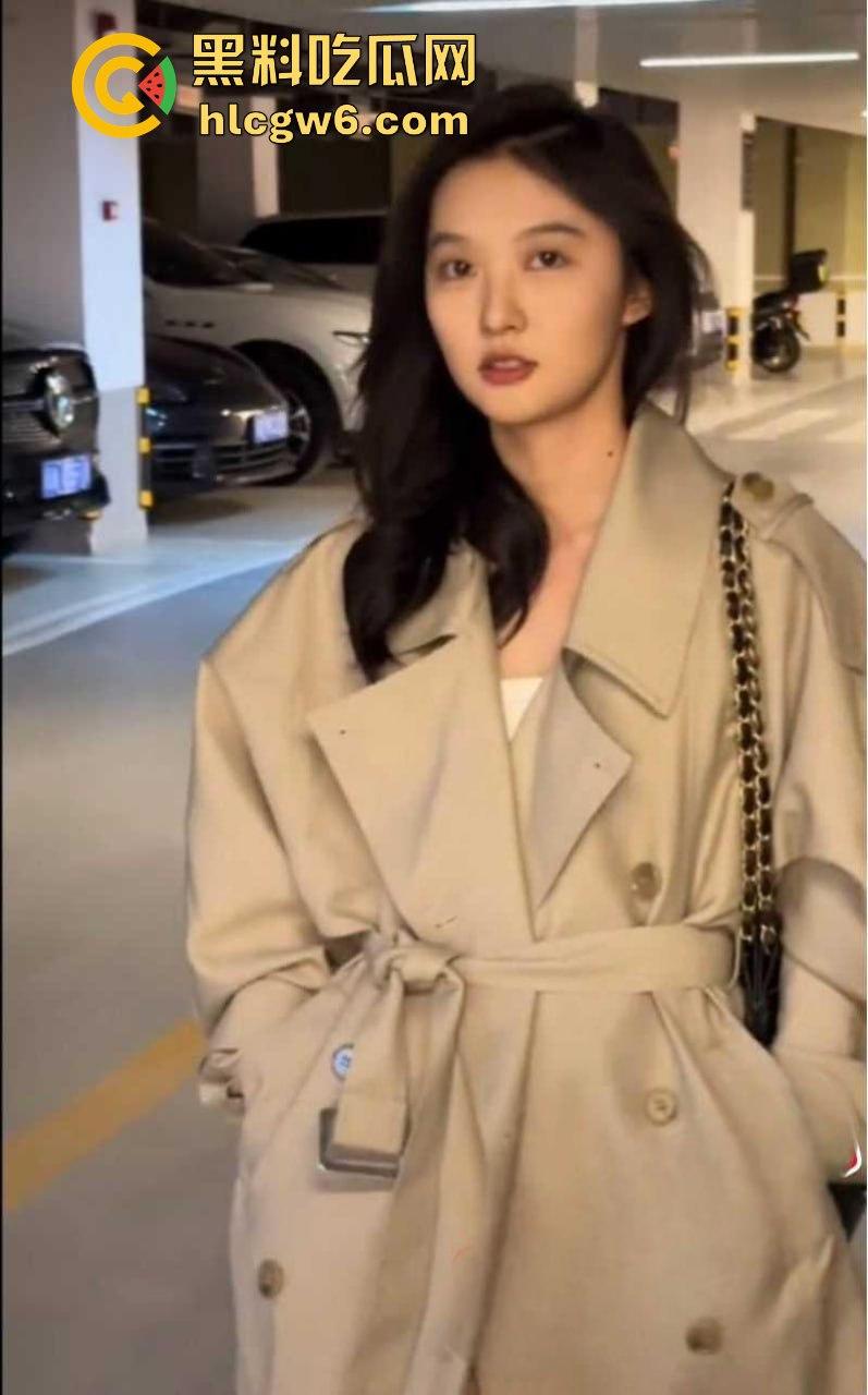 重榜黑料流出!!抖音600w粉丝网红【牟牟刘啊】早期自慰视频被渣男曝光,奶头还是粉色的。-15