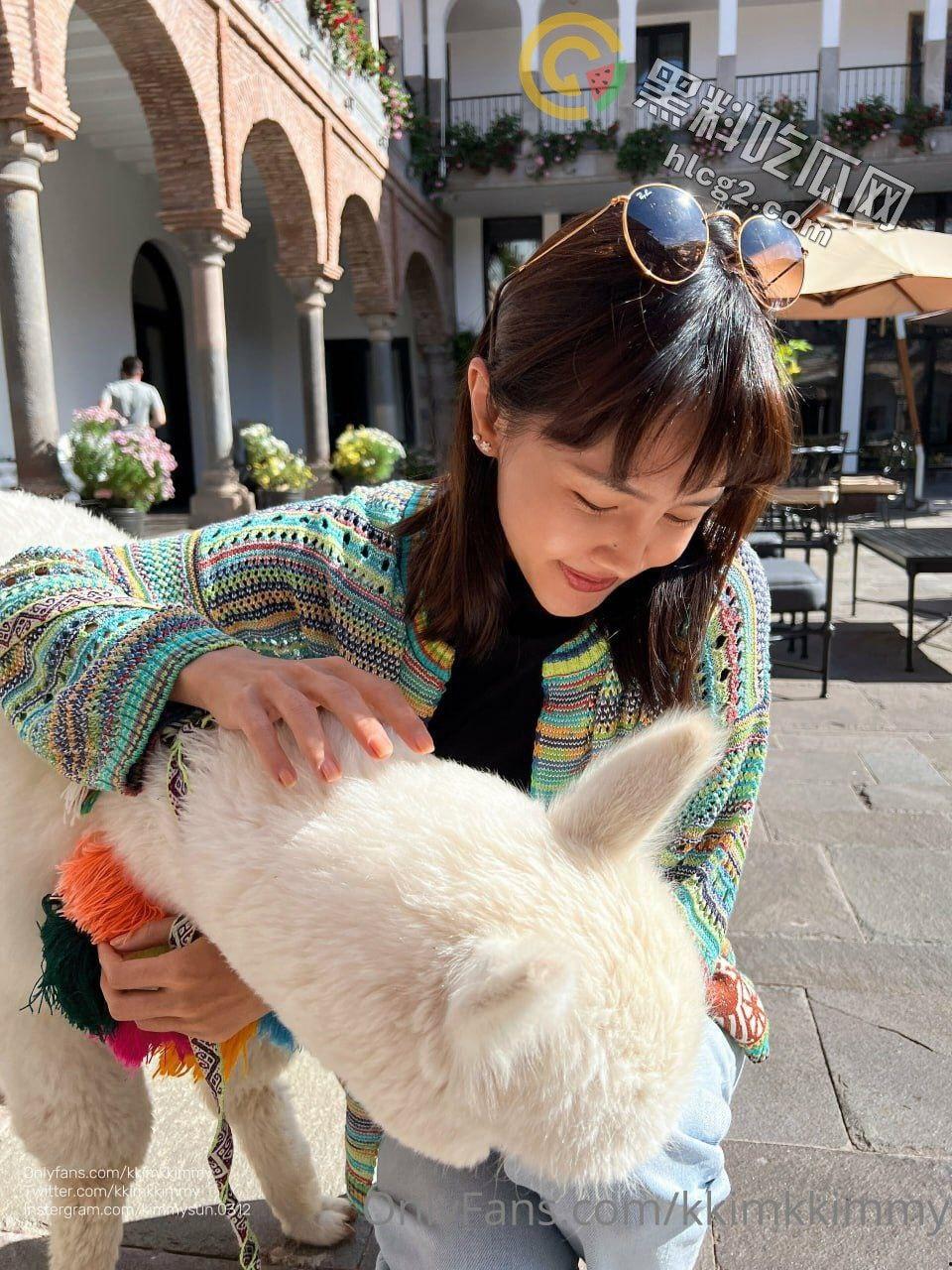 户外露出颜射,黑丝高跟巨乳白虎肥鲍引爆草原,画面刺激超乎想象!-4