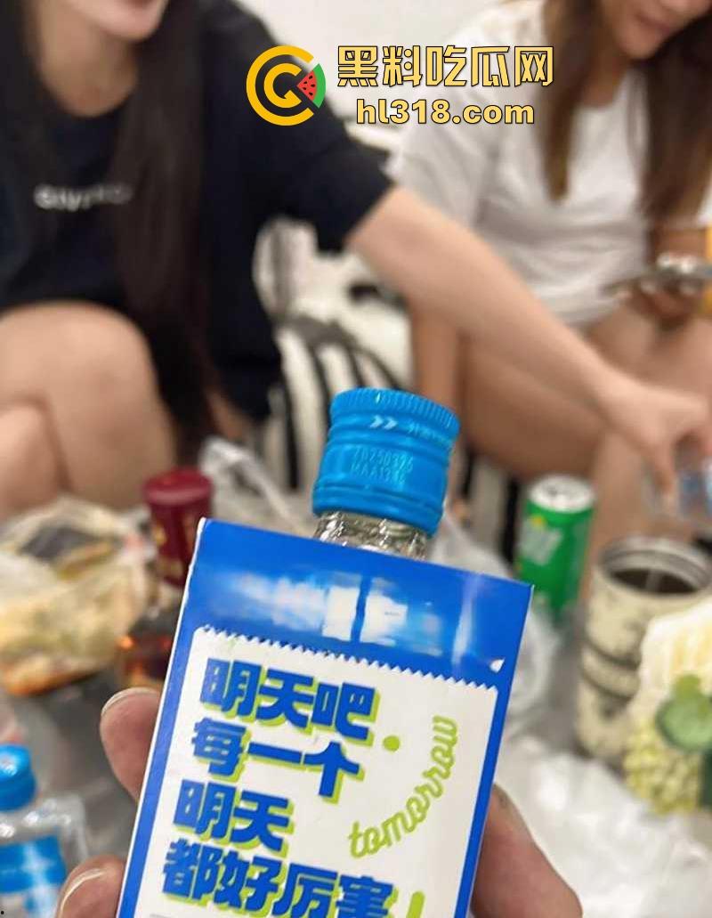 乱伦大神【奶子即正义】新作来袭！当着醉酒老婆的面，捧着小姨子大屁股爆操，无套内射爽翻天！-4
