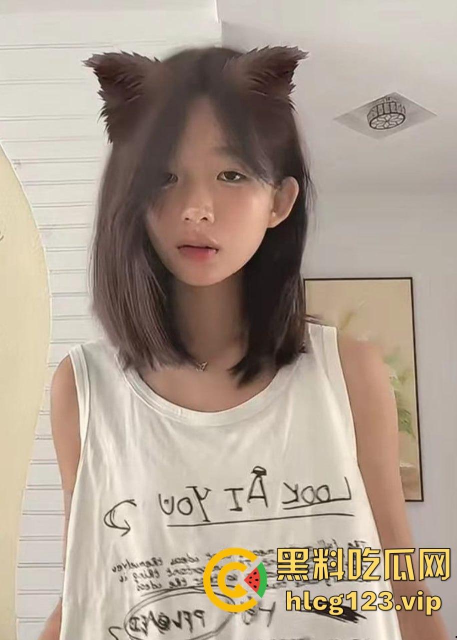 快手网红『小狗的烦心事』下海直播曝光！文静眼镜妹全裸深喉假阳具，反差大到让人看呆！-1