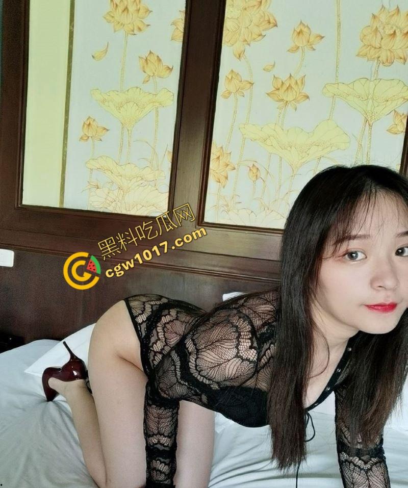 校园尤物，妖娆胴体引百男疯狂！金主震撼深喉舔骚态，粉嫩白虎穴受暴操，自慰视频满足欲望！-7