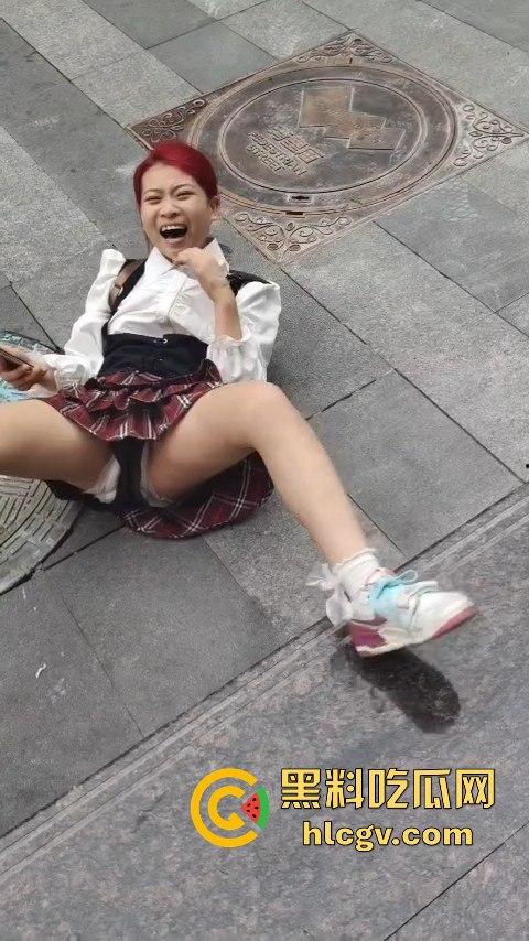 瓜友爆料河北石家庄07年出生的【王玉媌】,疑似群P上瘾却不嫌丢人,身上衣服全是炮友赠送!-7