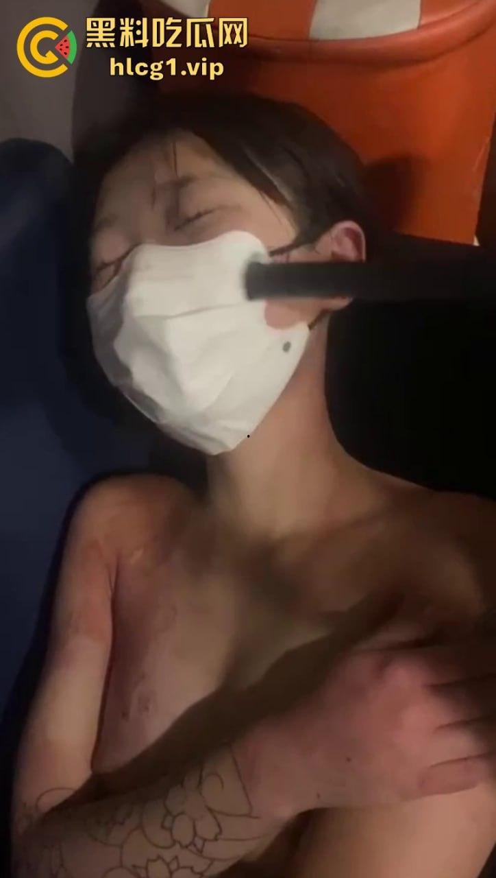 女孩是用来操的 不是用来打的！青海西宁一女孩酒店里遭多人暴打侮辱还被扒去其衣服！-7