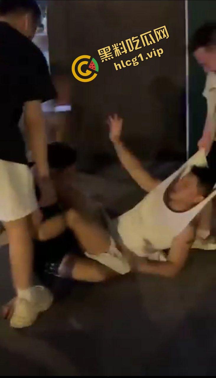 成都同性恋 疯癫男同！偷吃玩弄对方对象 打架后又亲嘴 逆天操作！-8