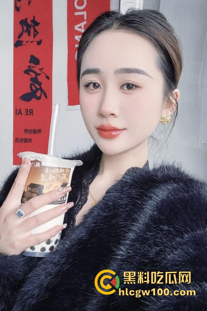 湖北荆门奶茶店茶颜悦色老板娘『吴浩然』出轨男店员,监控拍下偷吃舔逼全程,奶茶没火但骚操作把店送上热搜!-21