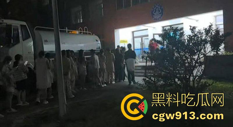 沈阳师范大学集体中毒？竟是感染诺如病毒，是有人投毒还是水箱太脏？中毒学生和老师已经全被抬走！-5