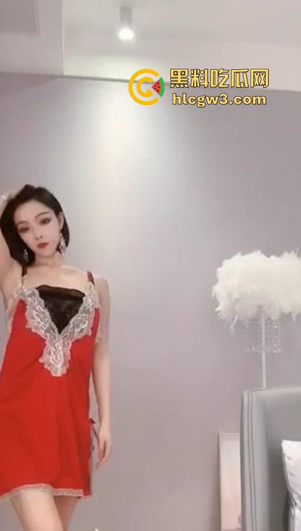 快手127W粉丝高冷御姐【饭饭Ding】私人订制视频流出！擦边不露点，骚归骚但格局太小了！-5