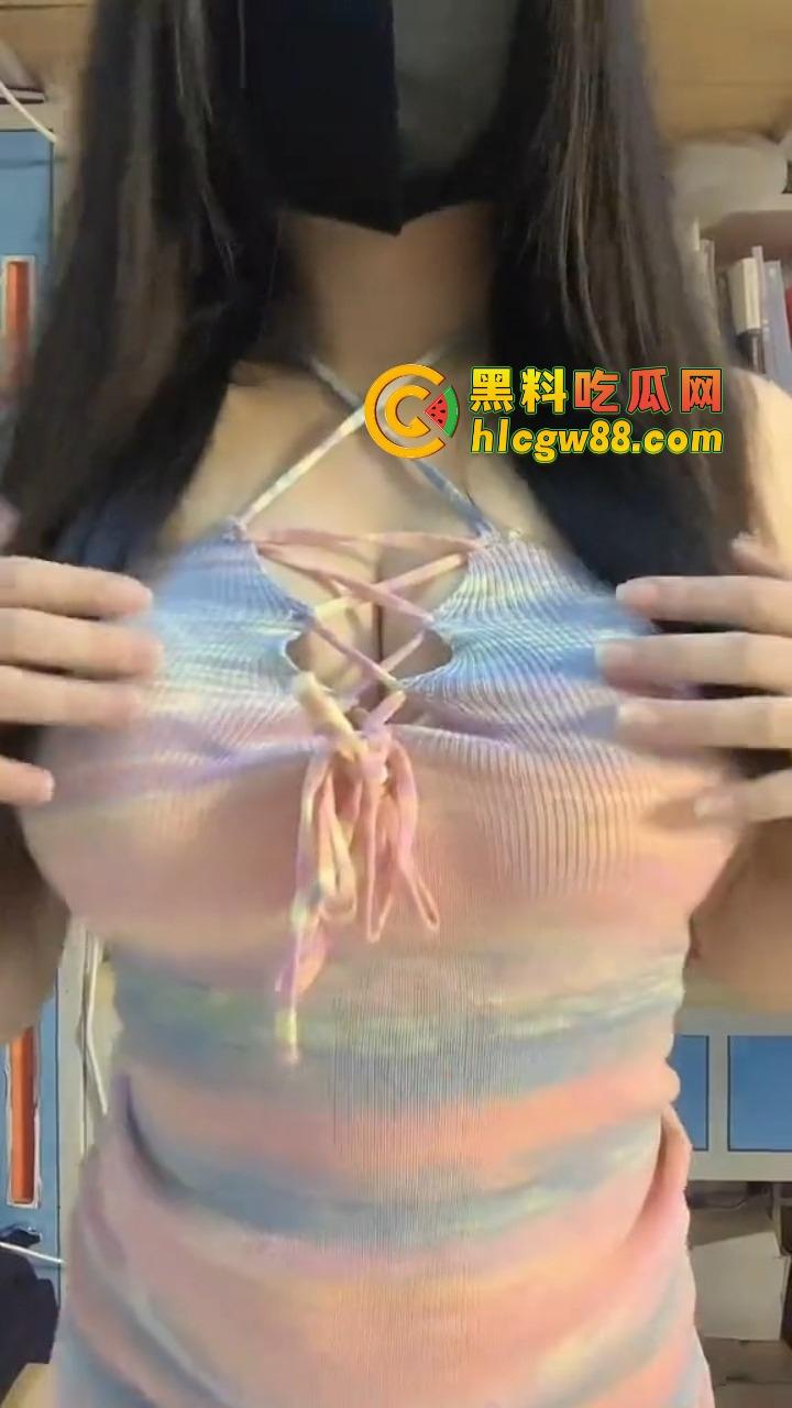 南开大学大二【师悦妮】恋爱期间手机设防满世界撩骚，日逼口嫌体正直，分手后接盘侠请三思！-1