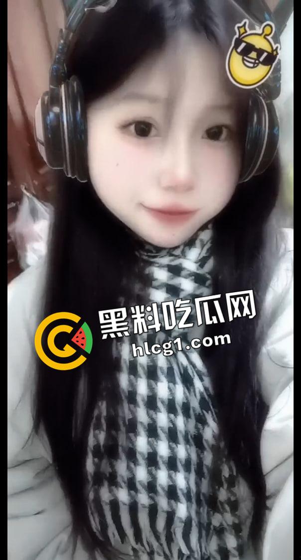 瓜友投稿！四川成都西北中学高三【李忠梅】渣女海王欺骗感情  风骚漏奶勾引 多平台账号实锤曝光-3