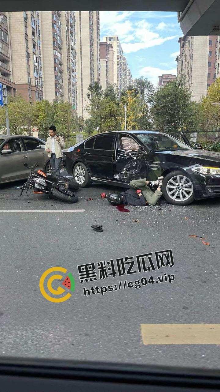 贵州赣州 又一骑士骑逝 现场画面曝光 血腥 医护人员处理遗体 惨不忍睹-7