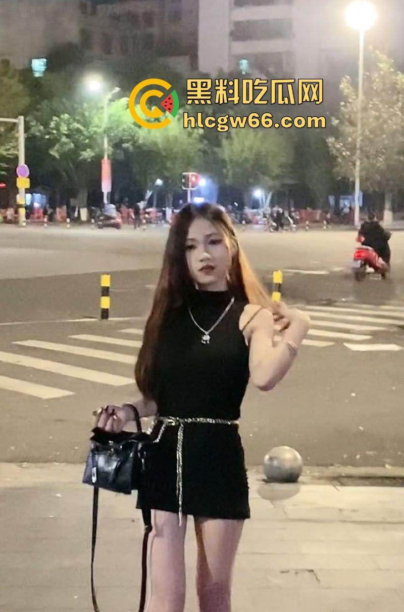 海口VG酒吧营销【曼头】竟然为了上头电子烟 不惜出卖身体和小伙玩3P淫乱派对 场面极其淫靡!-4