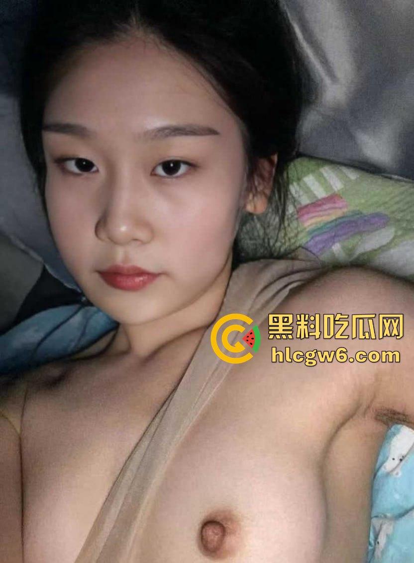 武昌工学院国教大二骚学生妹【王淇晓】裸聊约炮骗钱跑路遭曝光，蹭酒蹭吃的反差婊，嘴里喊哥哥心里骂冤种！-23