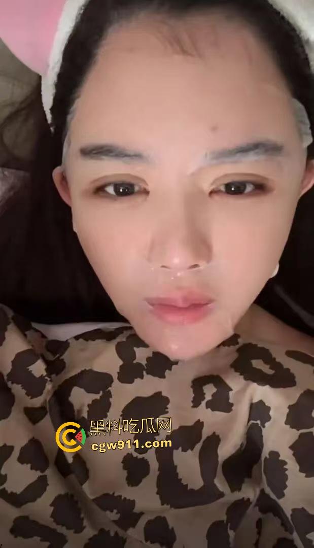 抖音四婚骚母狗【韩安冉】,约炮榜一大哥酒店狂欢,巨乳肥臀跪舔粗鸡巴,离婚四次不是没原因!-2