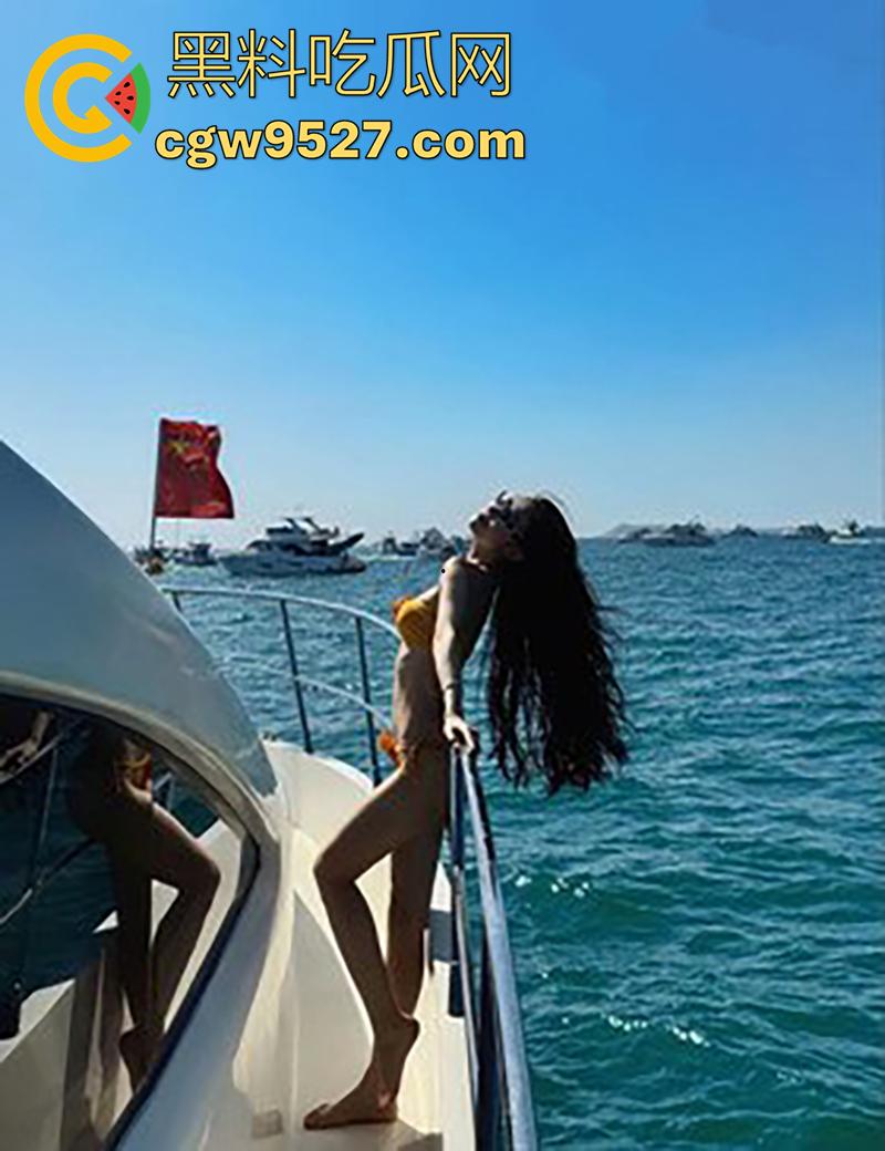 抖音女网红【刘紫怡】，模特身材大长腿超诱人，三亚酒店淫乱狂欢，黑丝勾魂浪叫不断，嫩穴被猛操高潮连连！-5