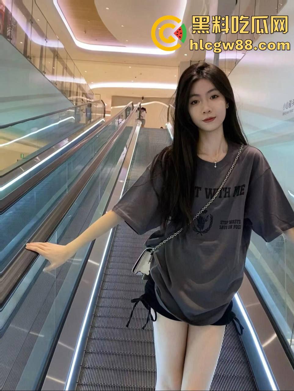 广东【范月】粉嫩骚穴自拍发网友，嘴上喊哥哥手上撸，打着打游戏名义线下开操蜜桃臀口活三连直接射！-6