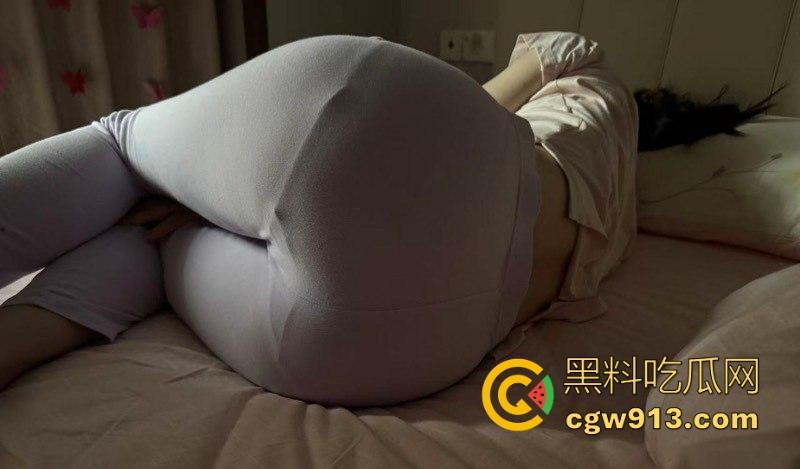 长沙极品少妇【李琴】约炮视频曝光，穿紫色情趣内衣发骚，狗链调教边操边用皮鞭抽打，淫荡到让人鸡巴发硬！-9