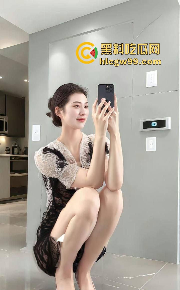 上海超高颜值极品御姐【钱雪】被金主爸爸拿下,在床上骚的不像样,口交吃鸡,乳夹M腿被压在身下无套爆操!-3