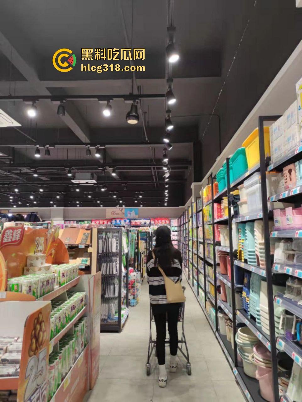 反差队长【崽崽】酷爱刺激车震，被男友偷拍捕捉高潮骚态，精子从粉逼浓毛里流出来的样子就像一幅画！-1