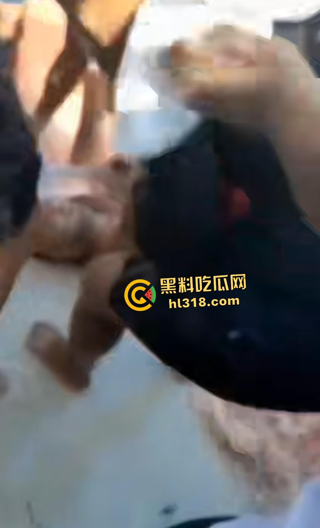 黑人男子海边遭螺旋桨血腥绞杀！下半身肉烂血染红海，旁人妄图复原断肢，谁知身体差点变两半！-6