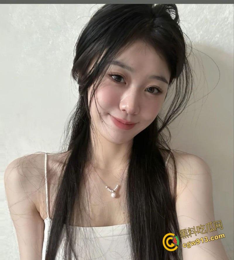 黑龙江鹤岗嫩妹【刘茹雅】，和男友出租房做爱，露脸无套各种后入，小翘臀啪啪作响，颜射吞精巨反差！-3